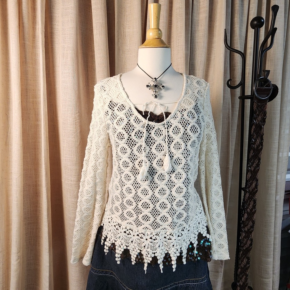 No Boundaries Crochet Top XL Ivory Lace Long Sleeve Boho Tassel V-Neck